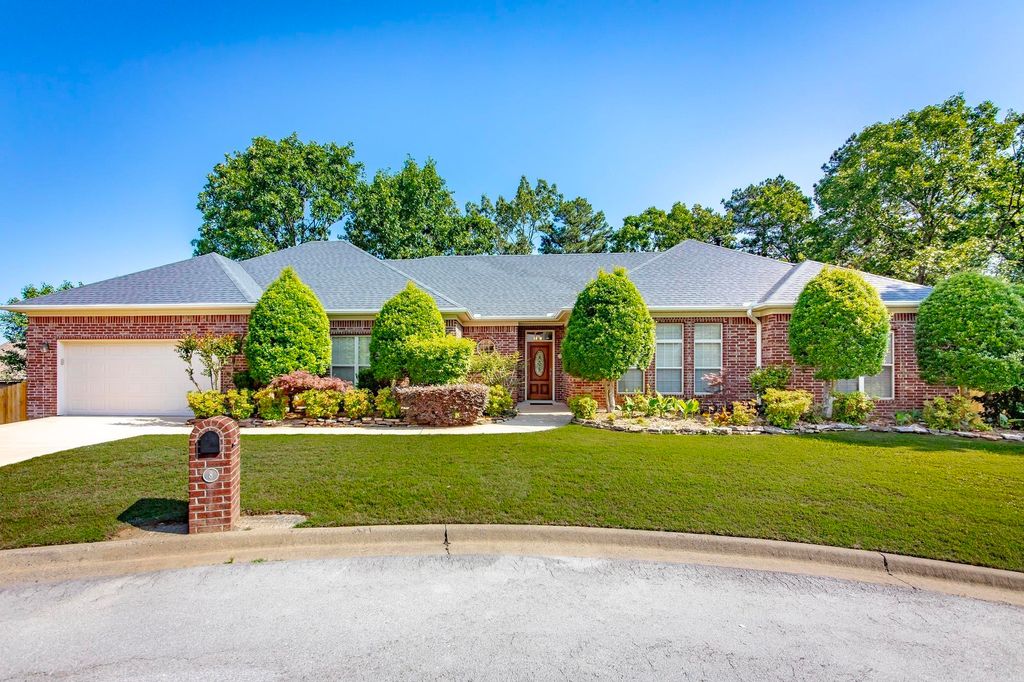 8 Castle Rock Cove, Little Rock, AR 72212