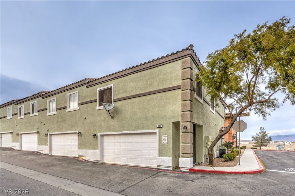 10450 Gold Shadow Avenue, Las Vegas, NV 89129 — photo 2