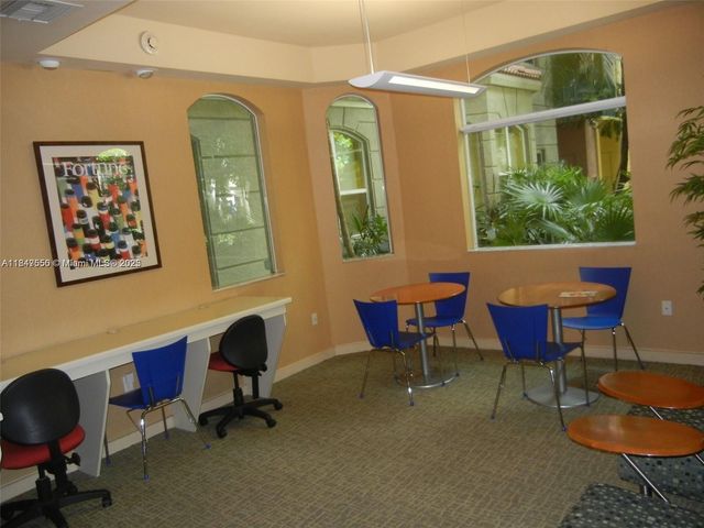 6001 SW 70th St 255, South Miami, FL 33143