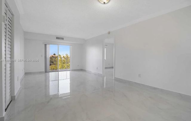 8260 SW 210th St 302, Cutler Bay, FL 33189