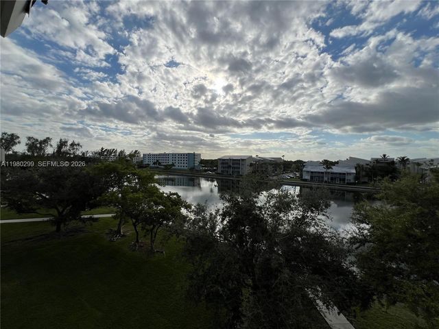 8260 SW 210th St 302, Cutler Bay, FL 33189
