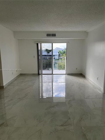 8260 SW 210th St 302, Cutler Bay, FL 33189