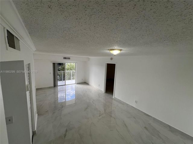 8260 SW 210th St 302, Cutler Bay, FL 33189