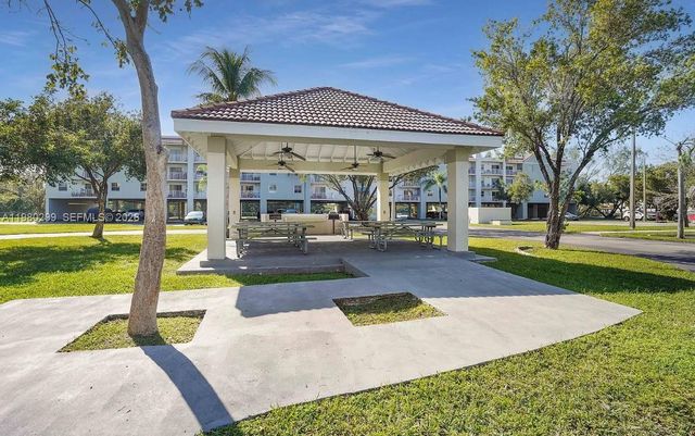 8260 SW 210th St 302, Cutler Bay, FL 33189