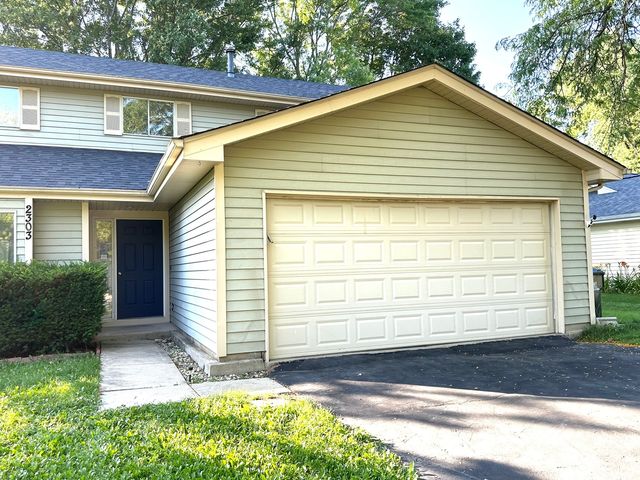 2303 Woodview Lane, Naperville, IL 60565