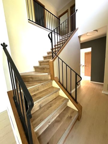 2303 Woodview Lane, Naperville, IL 60565