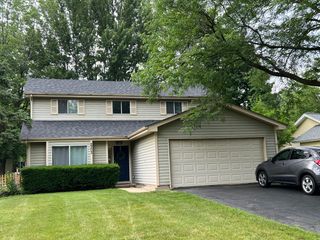 2303 Woodview Lane, Naperville, IL 60565