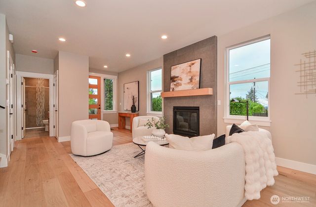 10202 44th Avenue SW, Seattle, WA 98146