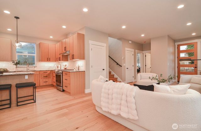 10202 44th Avenue SW, Seattle, WA 98146