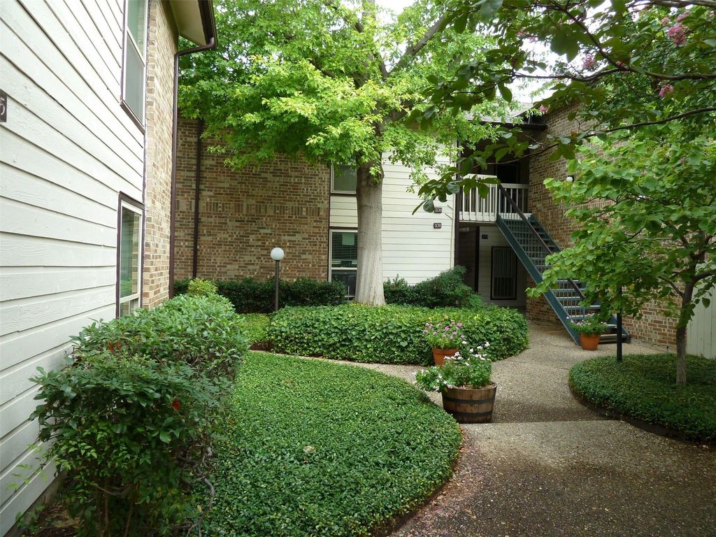 7107 Holly Hill Drive 104, Dallas, TX 75231