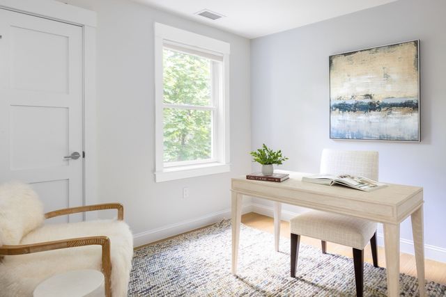 321 Lake Ave, Newton, MA 02461