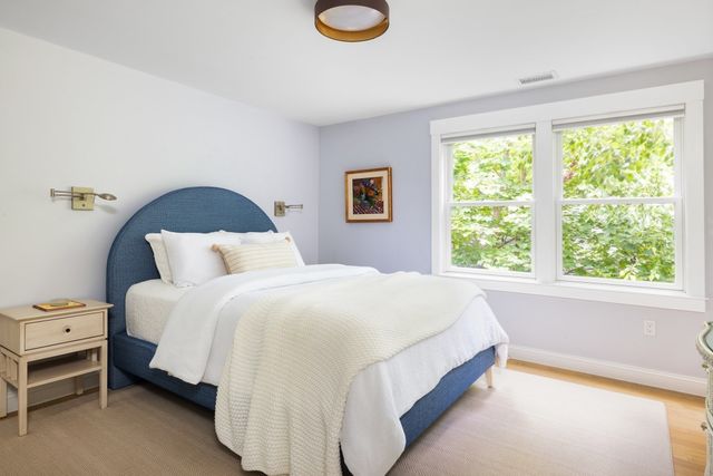 321 Lake Ave, Newton, MA 02461