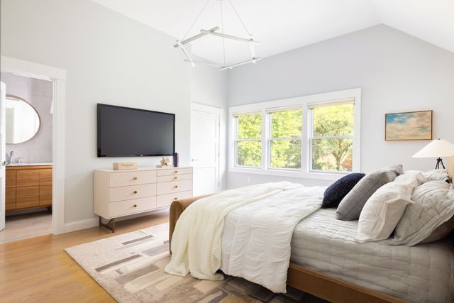 321 Lake Ave, Newton, MA 02461