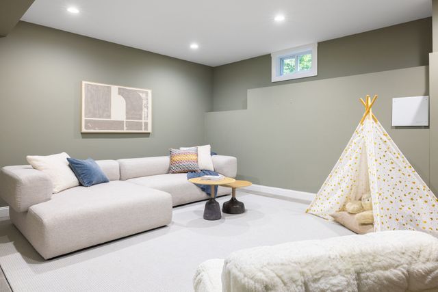 321 Lake Ave, Newton, MA 02461