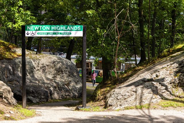 321 Lake Ave, Newton, MA 02461