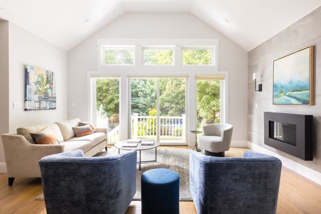 321 Lake Ave, Newton, MA 02461
