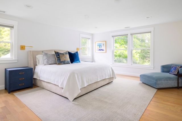 321 Lake Ave, Newton, MA 02461