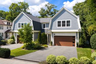 321 Lake Ave, Newton, MA 02461