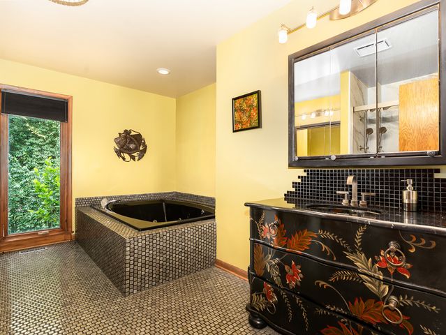 1925 Pine Road, Lisle, IL 60532