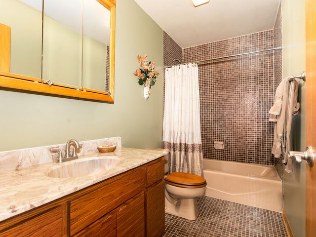 1925 Pine Road, Lisle, IL 60532
