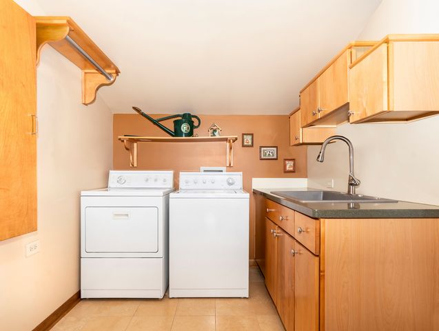 1925 Pine Road, Lisle, IL 60532