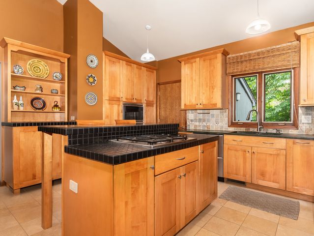 1925 Pine Road, Lisle, IL 60532