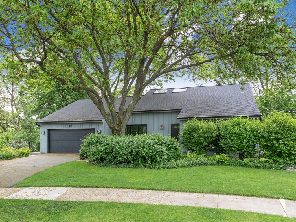 1925 Pine Road, Lisle, IL 60532