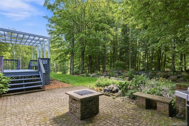 74 Ring Road, Salt Point, NY 12578