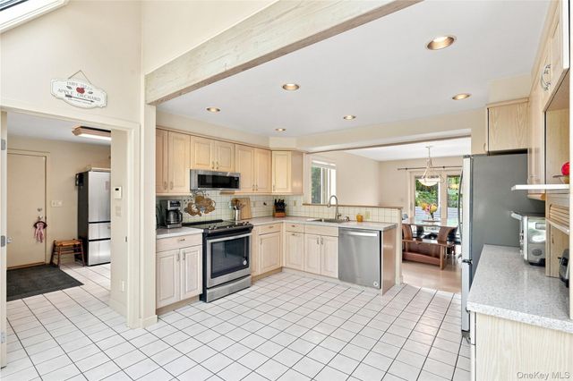 74 Ring Road, Salt Point, NY 12578