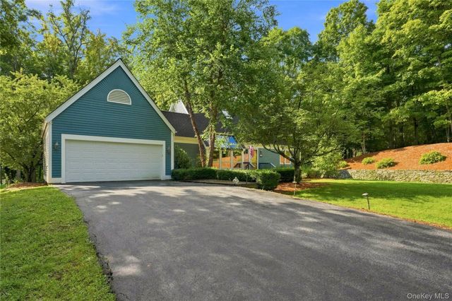 74 Ring Road, Salt Point, NY 12578