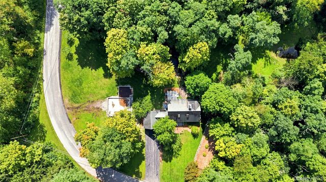 74 Ring Road, Salt Point, NY 12578