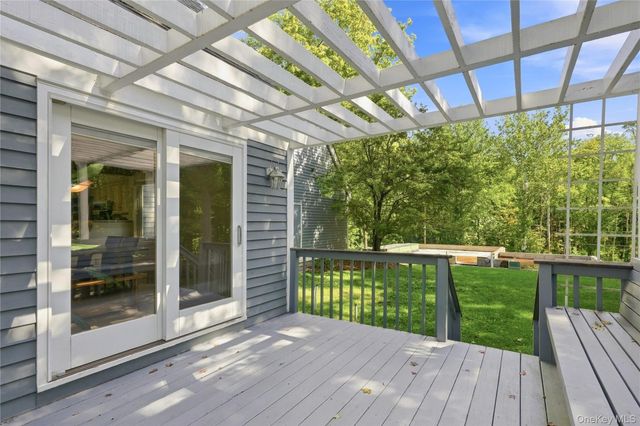 74 Ring Road, Salt Point, NY 12578
