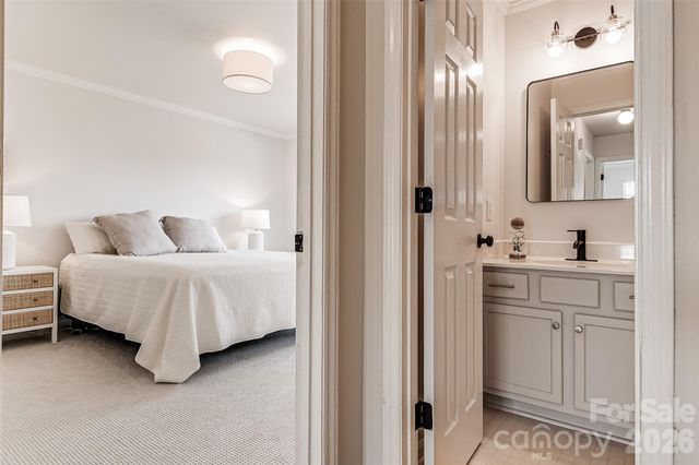 8528 Woodford Bridge Drive, Charlotte, NC 28216