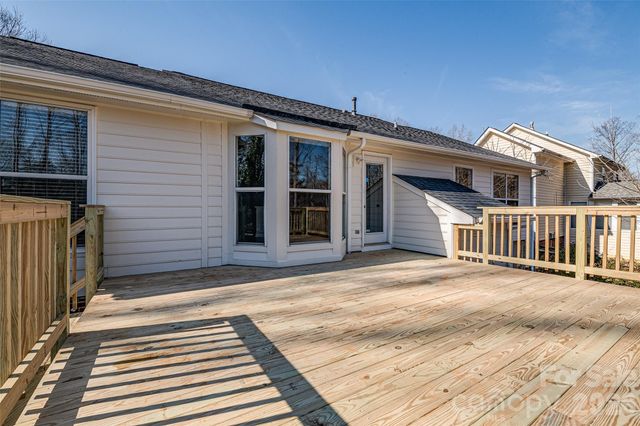 8528 Woodford Bridge Drive, Charlotte, NC 28216