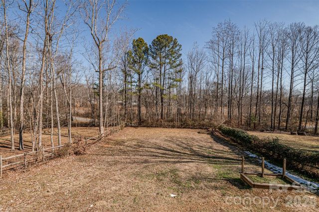 8528 Woodford Bridge Drive, Charlotte, NC 28216