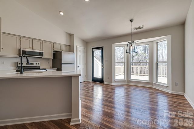 8528 Woodford Bridge Drive, Charlotte, NC 28216