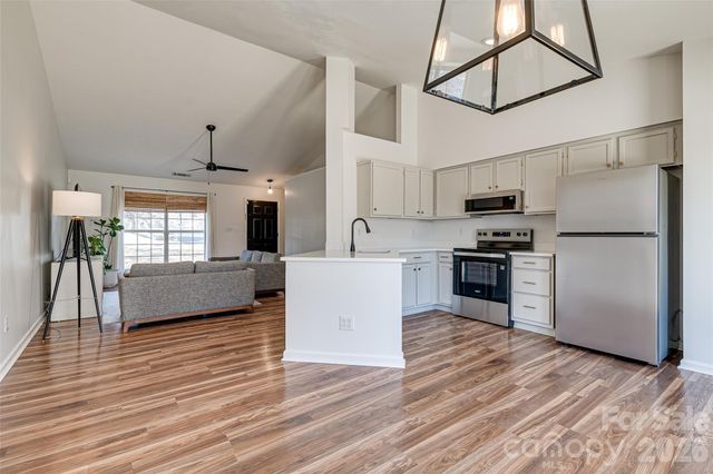 8528 Woodford Bridge Drive, Charlotte, NC 28216