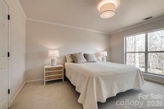 8528 Woodford Bridge Drive, Charlotte, NC 28216