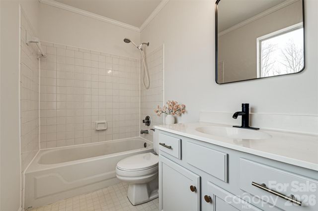 8528 Woodford Bridge Drive, Charlotte, NC 28216