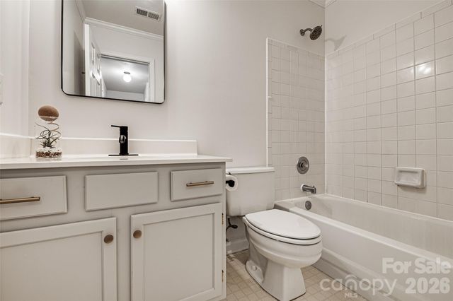 8528 Woodford Bridge Drive, Charlotte, NC 28216