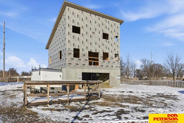 500 Hidden Meadows Drive, Fremont, NE 68025