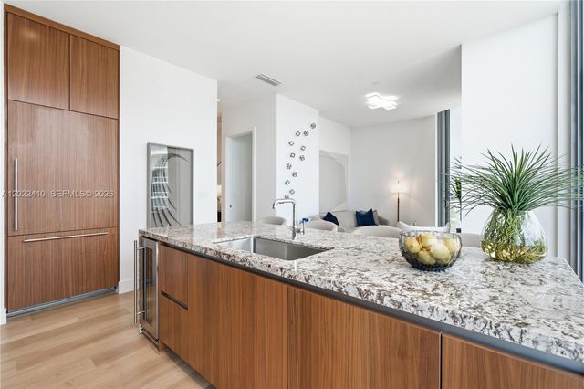 175 SE 25th Rd 1604, Miami, FL 33129