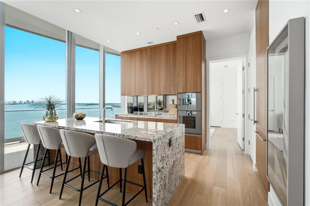 175 SE 25th Rd 1604, Miami, FL 33129