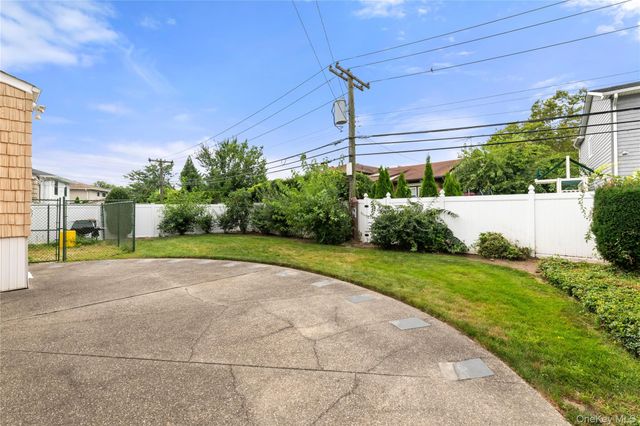 797 Caldwell Avenue, North Woodmere, NY 11581