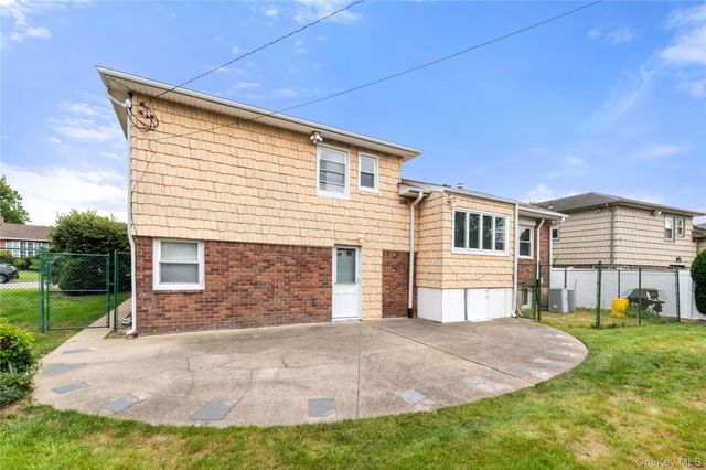 797 Caldwell Avenue, North Woodmere, NY 11581