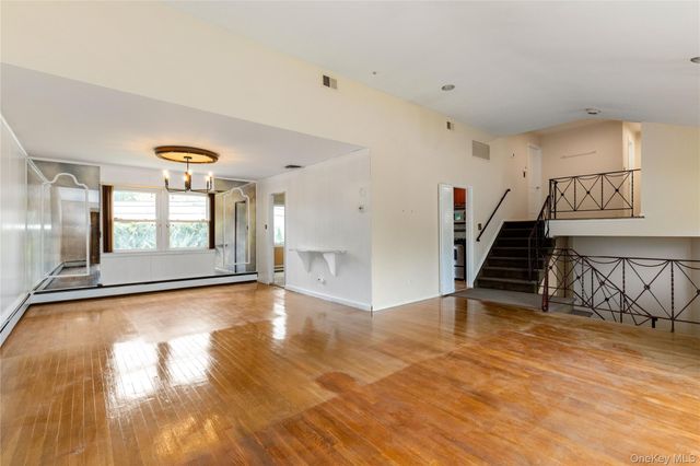 797 Caldwell Avenue, North Woodmere, NY 11581