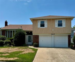 797 Caldwell Avenue, North Woodmere, NY 11581