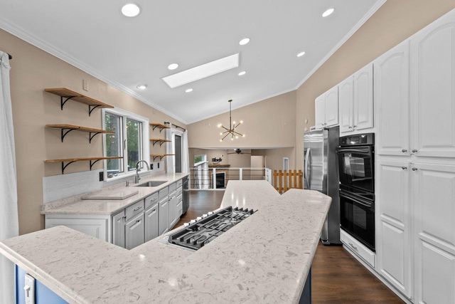 1555 VILLA PARK DRIVE, Oshkosh, WI 54904