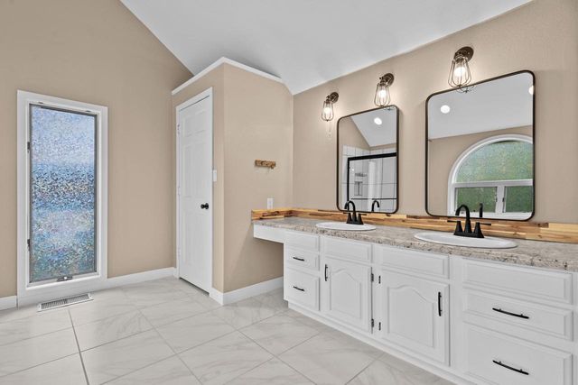 1555 VILLA PARK DRIVE, Oshkosh, WI 54904