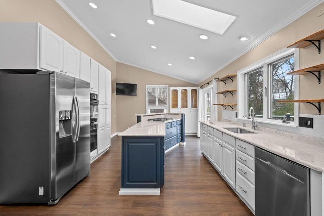 1555 VILLA PARK DRIVE, Oshkosh, WI 54904